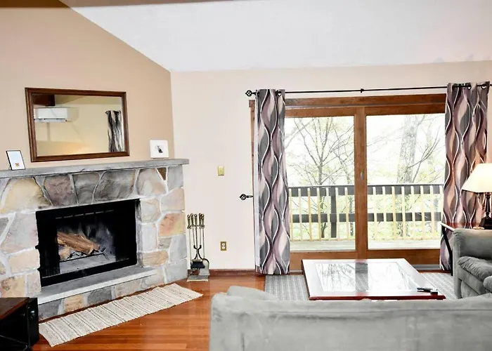 3-Bedroom Vacation Home Steps To Camelback Ski Area Ski-In Ski-Out