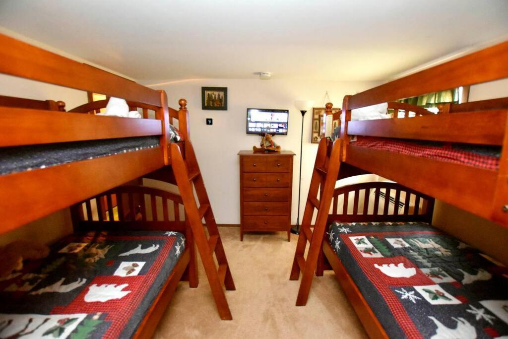 3-bedroom Vacation Steps To Camelback Area Ski-in Ski-out Holiday home *