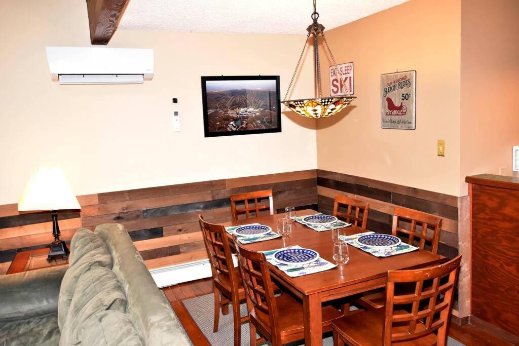 Holiday home 3-bedroom Vacation Steps To Camelback Area Ski-in Ski-out