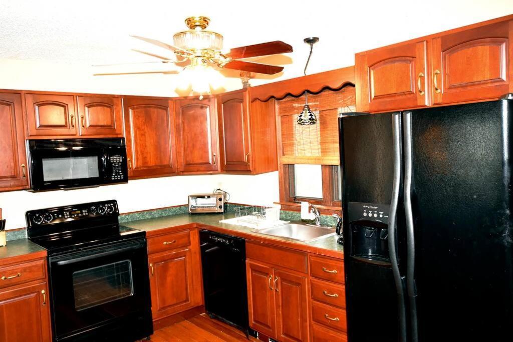 Holiday home 3-bedroom Vacation Steps To Camelback Area Ski-in Ski-out Crescent Lake